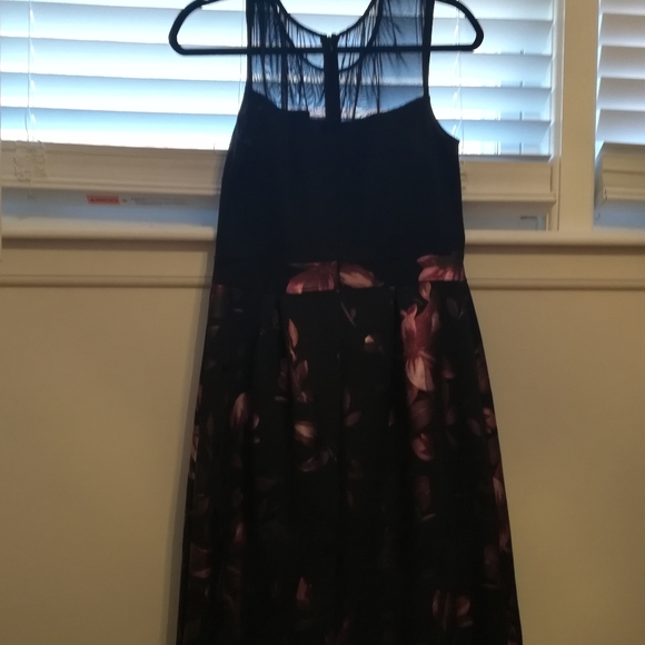 Black Floral Maxi Dress - Picture 3 of 7